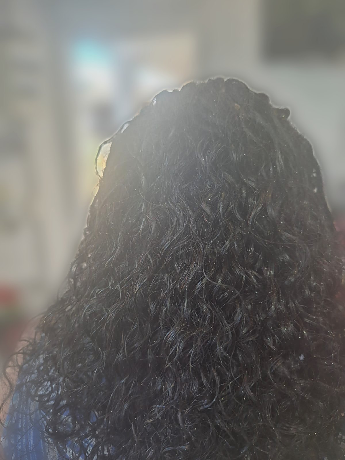 Boucles longues et volumineuses avec reflets cuivrés