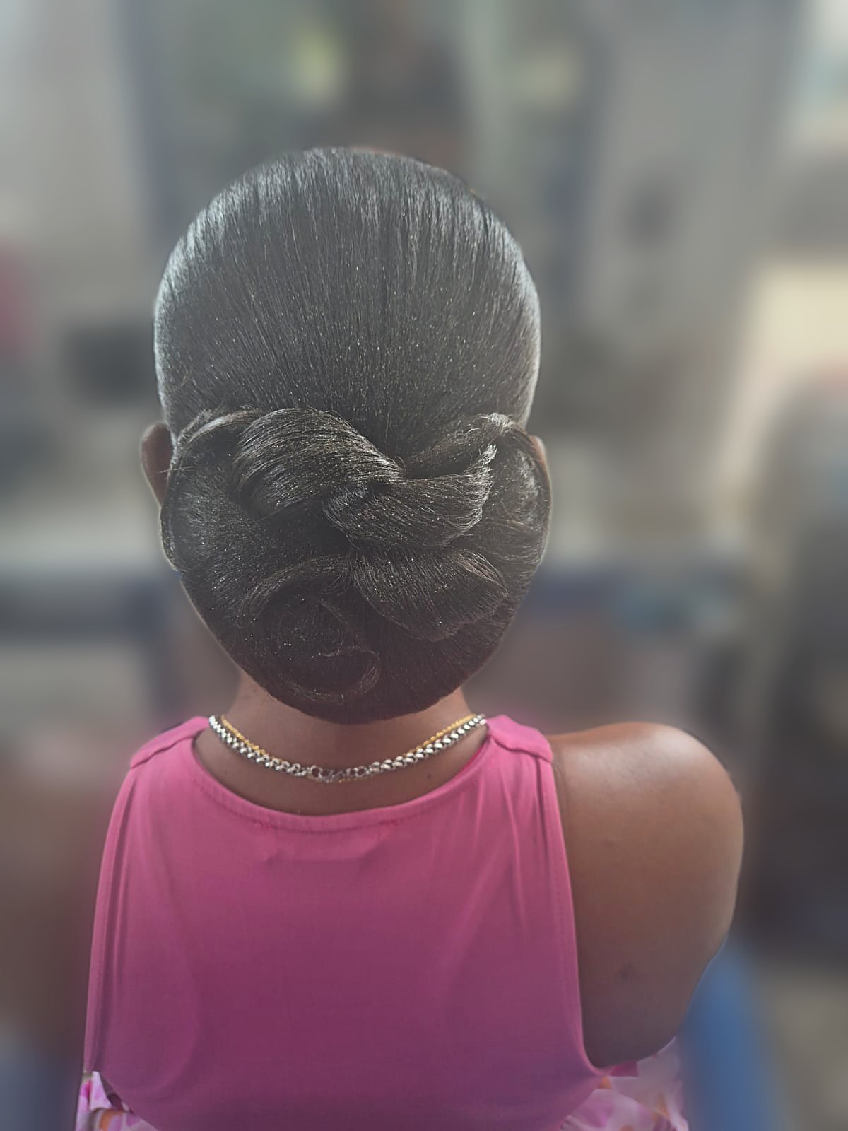 Chignon lisse impeccable pour un événement